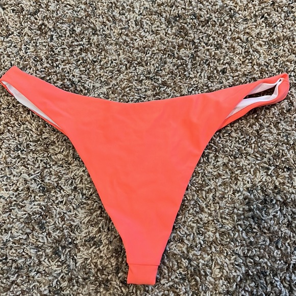 bikini - Picture 2 of 6